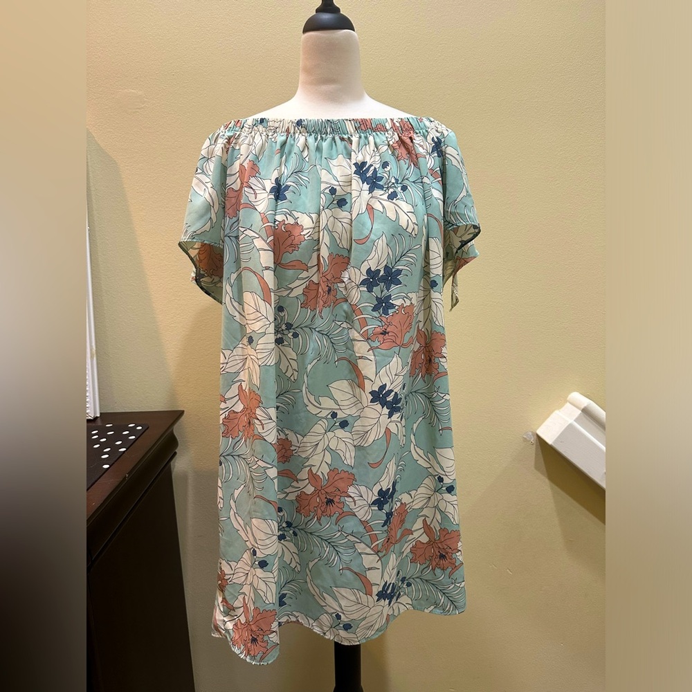 Soprano Off the shoulder bathing suit cover up Size Small
